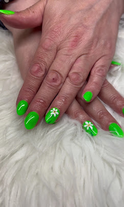Neon green nails with daisy accents