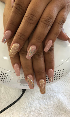 Nude nails with gold glitter accent